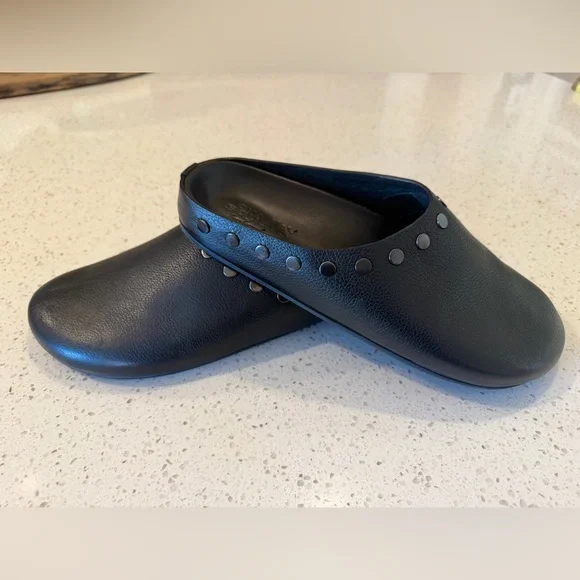 Womens Black Leather Slip-On Clogs with Stud Detail - size 10 - Picture 4 of 5